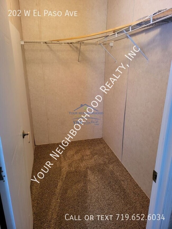 Building Photo - 202 W El Paso Ave