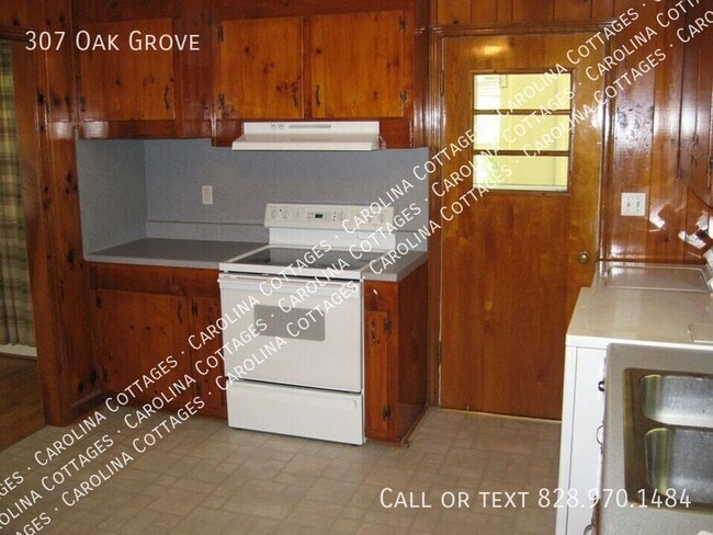 Building Photo - 307 Oak Grove Rd