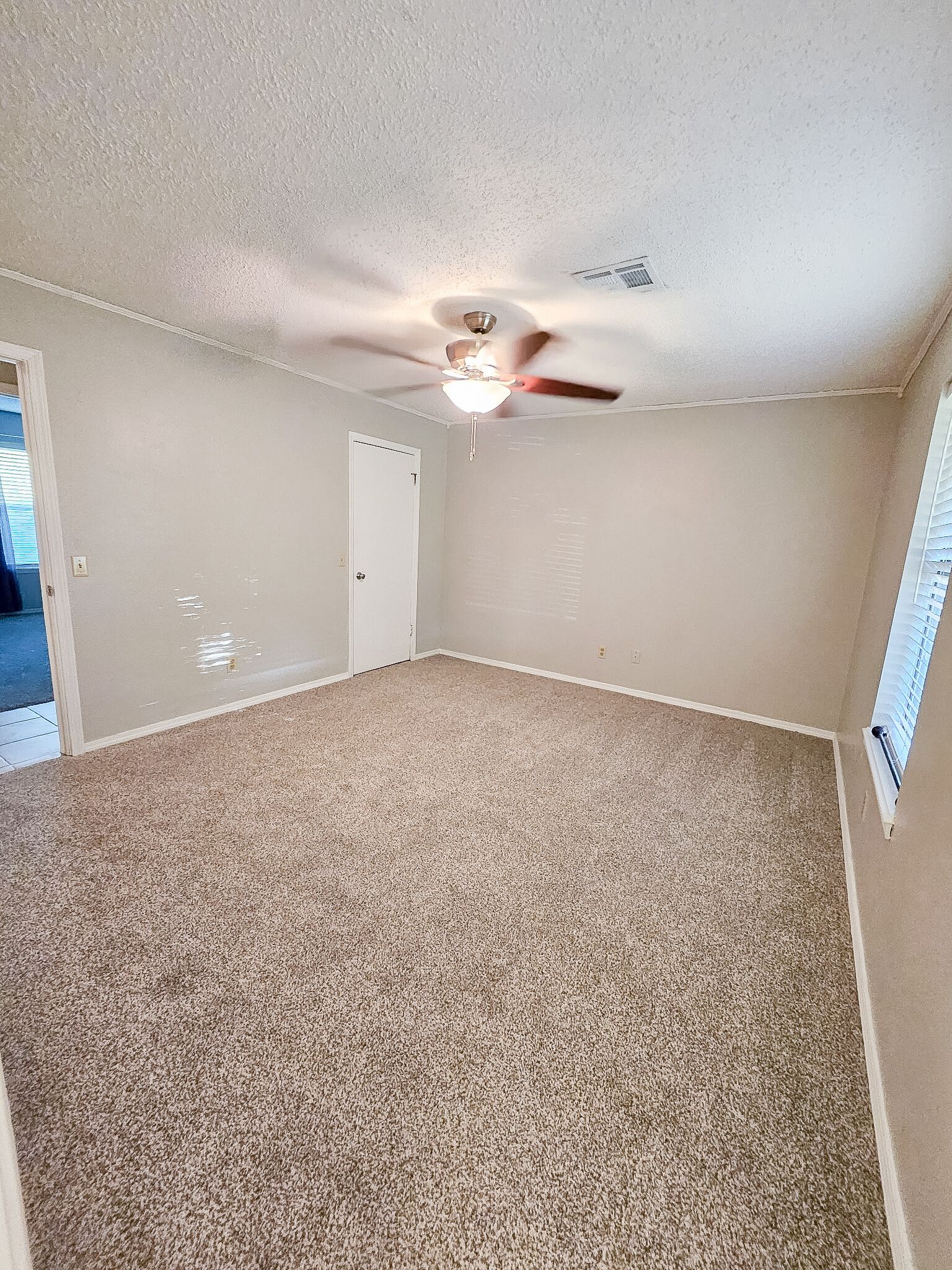 Building Photo - 2513 NW Robinhood Dr