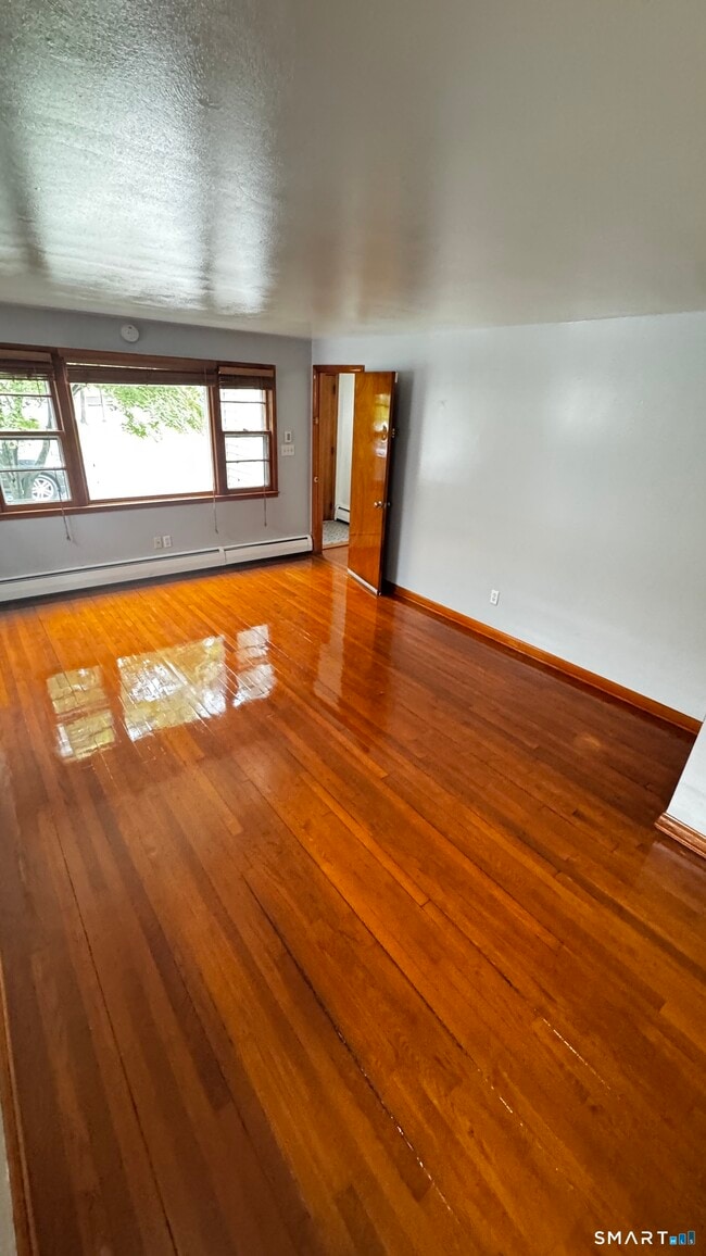 Building Photo - 156 Putnam Ave