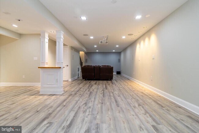 Building Photo - 823 S Haines Cir