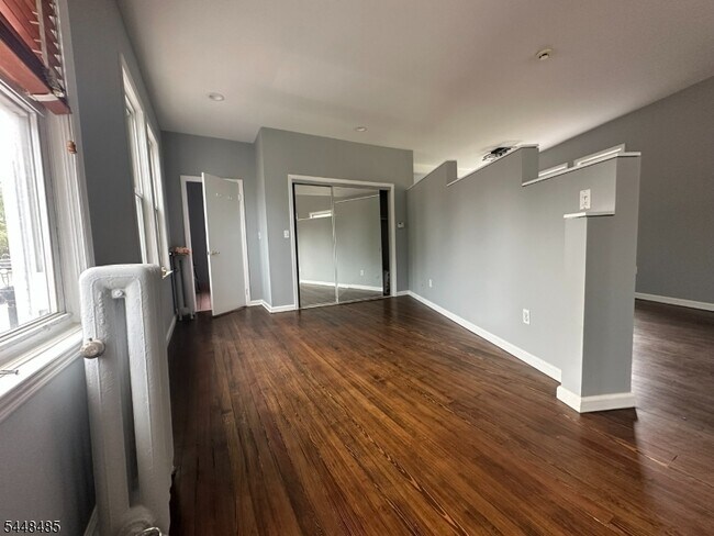 Building Photo - 746 Bloomfield Ave