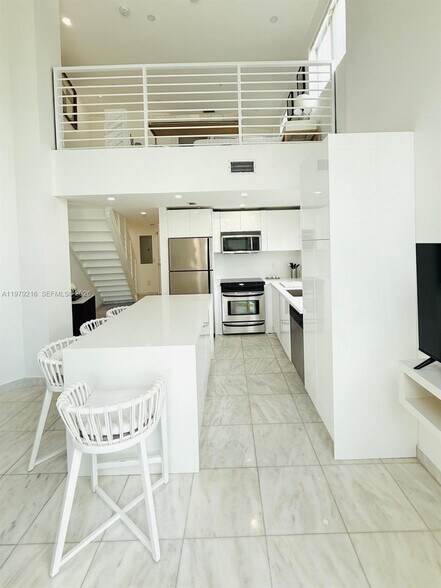 Building Photo - 7700 Collins Ave
