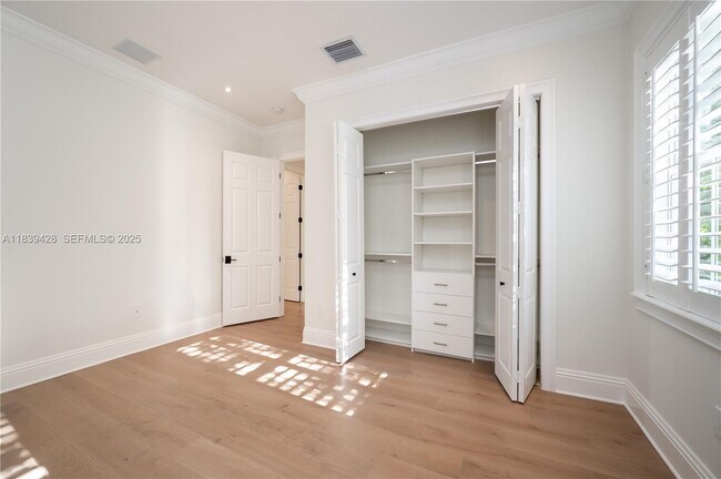 Building Photo - 680 Destacada Ave