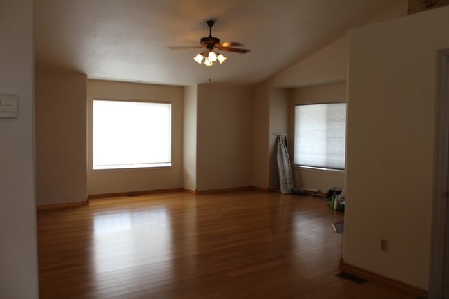 Building Photo - 201 Mallow Ct