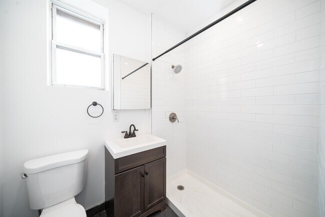 Building Photo - 81 Glenridge Ave