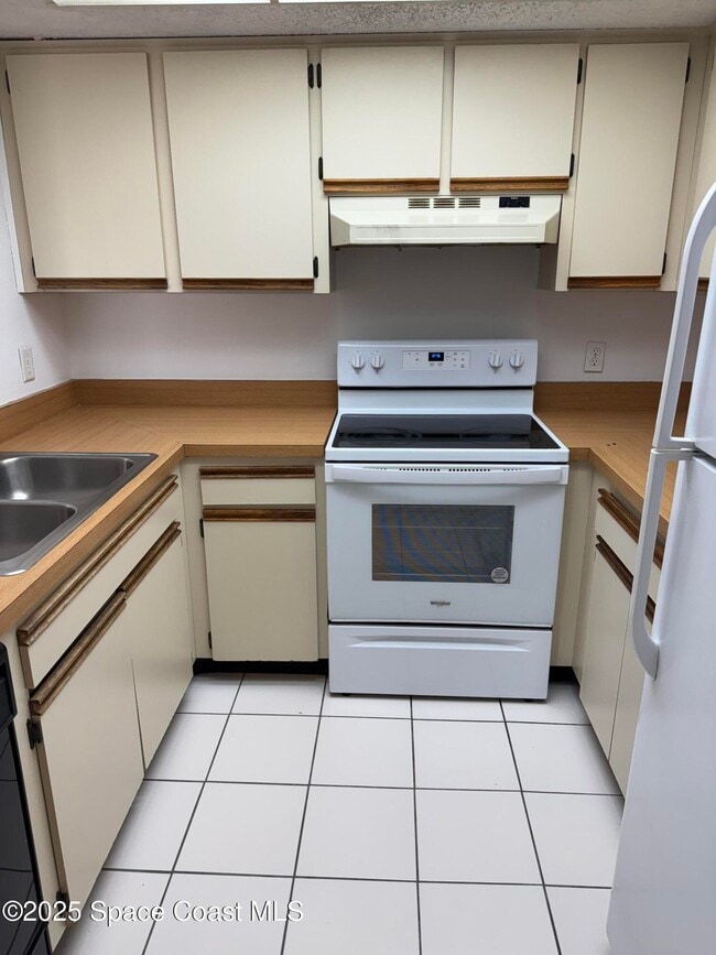 Building Photo - 969 Sonesta Ave NE