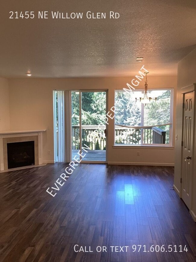 Building Photo - Beautifully remodeled 3-bedroom, 2.5-bathr...