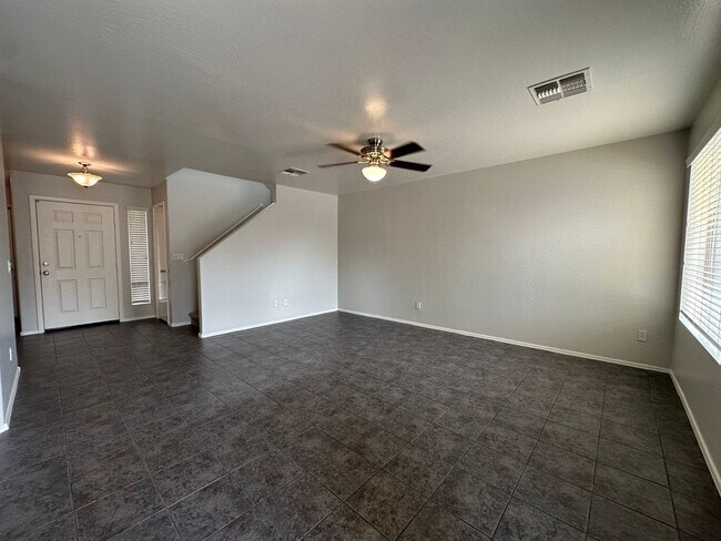 Building Photo - Promotion!  4 Bed 2.5 Bath Home with Split...