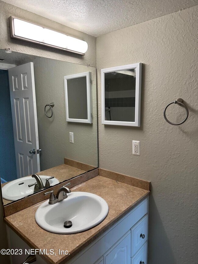 Building Photo - 420 Timberwalk Ct