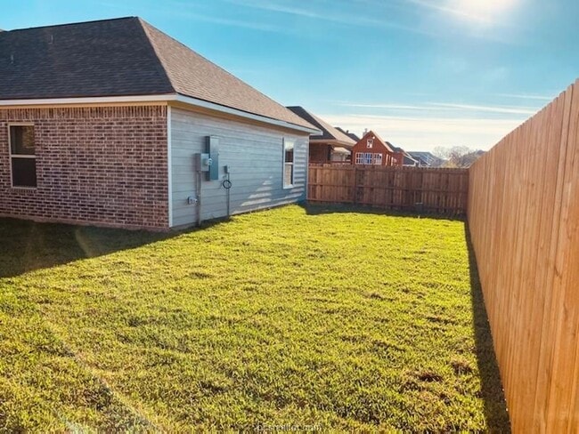 Building Photo - 3904 Brownway Dr