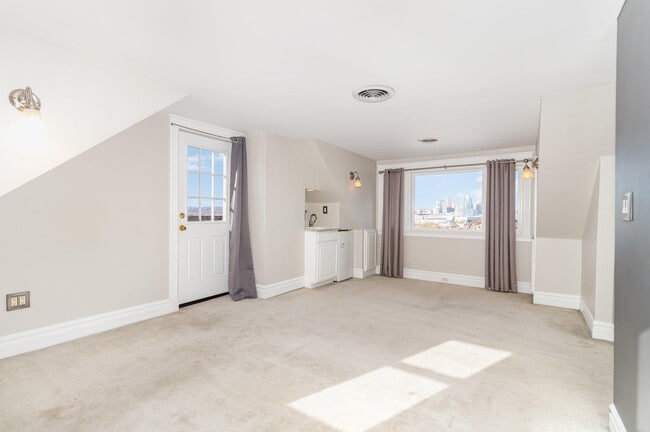 Building Photo - 1030 Vine St