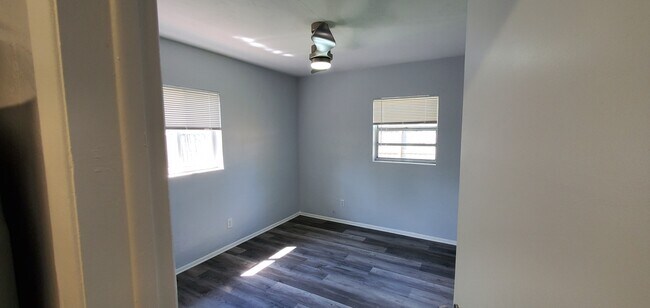 Building Photo - 3351 Hillsdale Ave