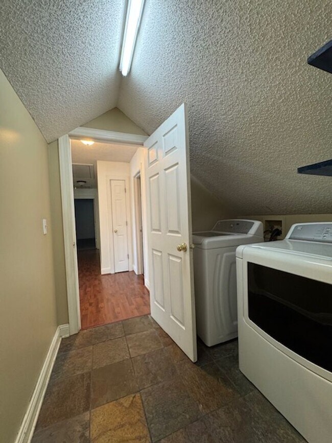 Building Photo - 103 Jessica Pl