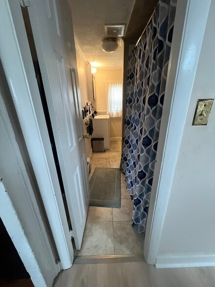 Building Photo - 10 Mall St