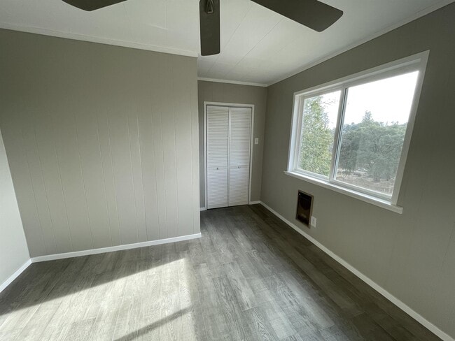 Building Photo - 5979 Meadow Ln