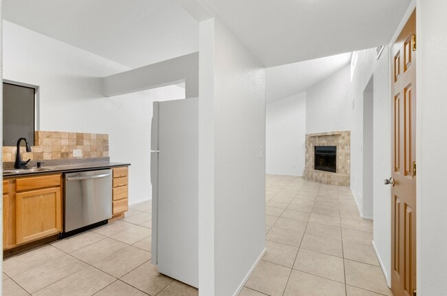 Building Photo - Incredible home with lovely patio perfect for you! Check it out today!
