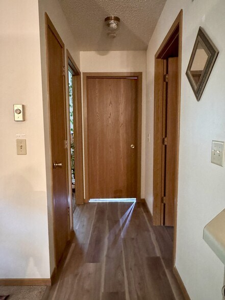 Building Photo - 1411 Devney Dr