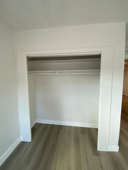 Building Photo - 1515 E 20th St