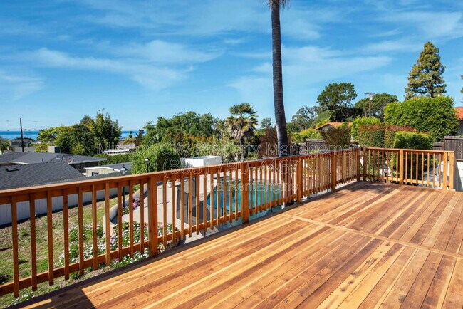 Building Photo - 5533 Carpinteria Ave