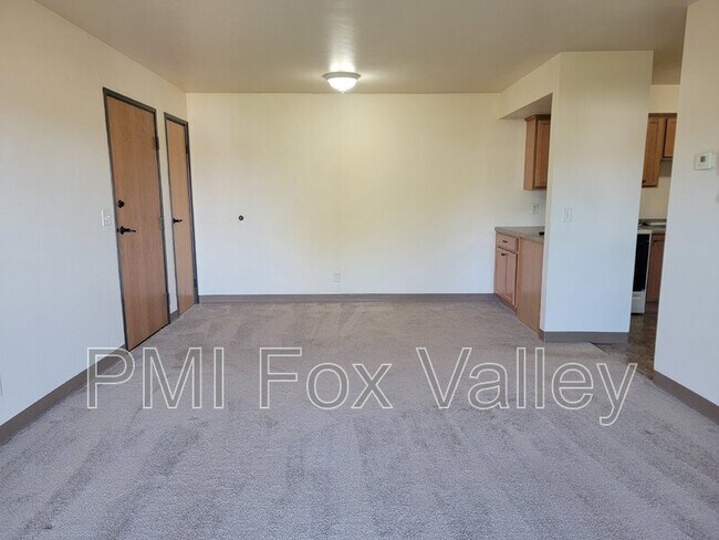 Building Photo - 104 Sycamore Dr