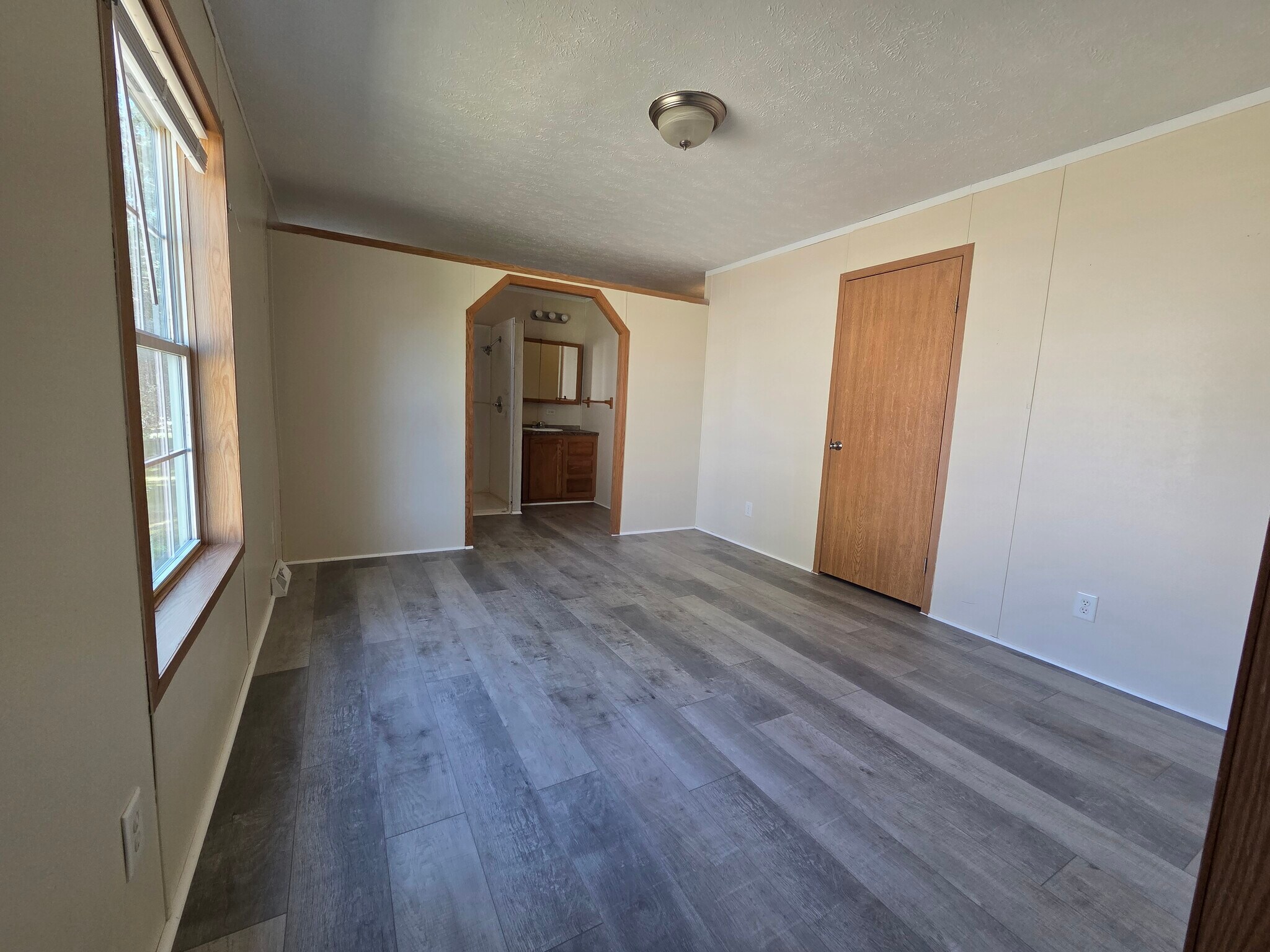 Building Photo - 1511 Mydland Rd