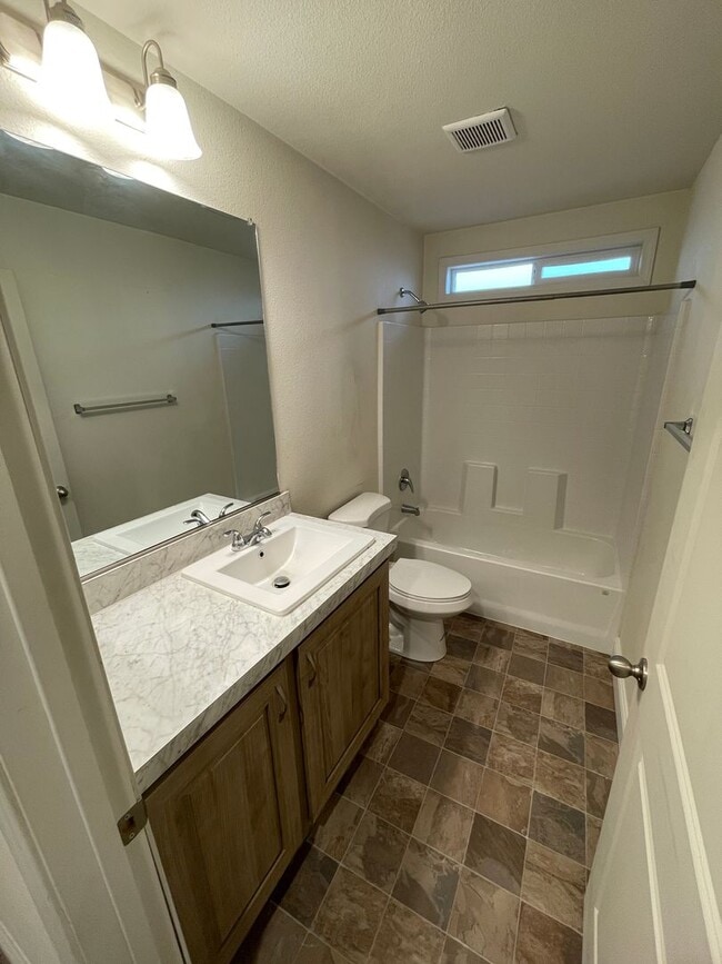 Building Photo - Magalia Home for rent, 3bed 2bath, enclose...