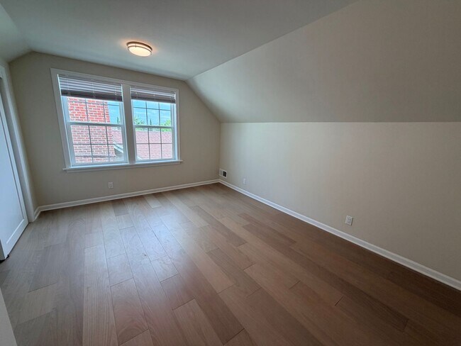 Building Photo - Newly Remodeled 3 bedroom/2 bath Craftsman in Kenton