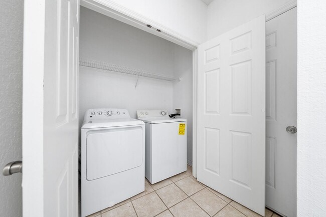 Building Photo - Welcome to this beautifully laid-out 2-bed...