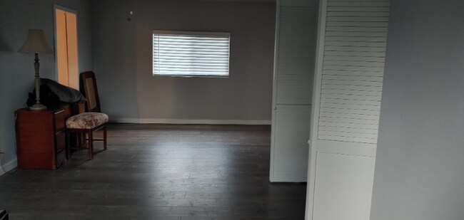 Building Photo - 11429 11th Dr NE