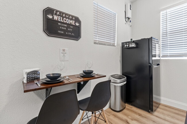 Building Photo - 911 E 23rd Ave