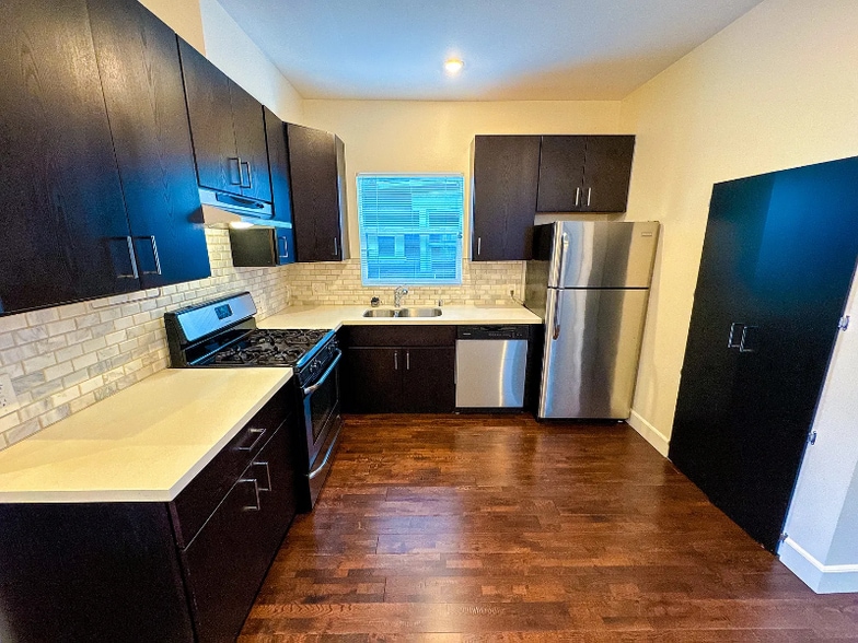 Building Photo - 835 35th St