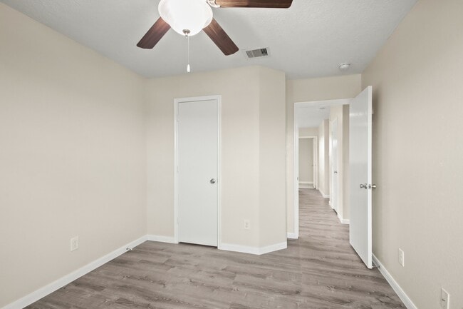 Building Photo - 1223 Grassy View Dr