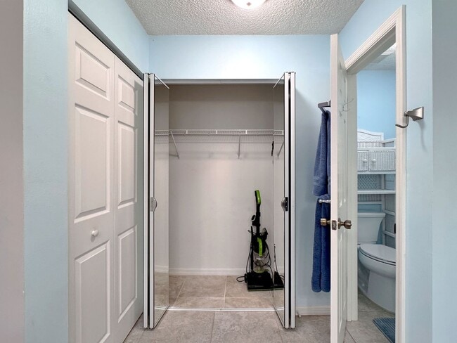 Building Photo - Two-Bedroom Lakeview Condo in Winterset Co...