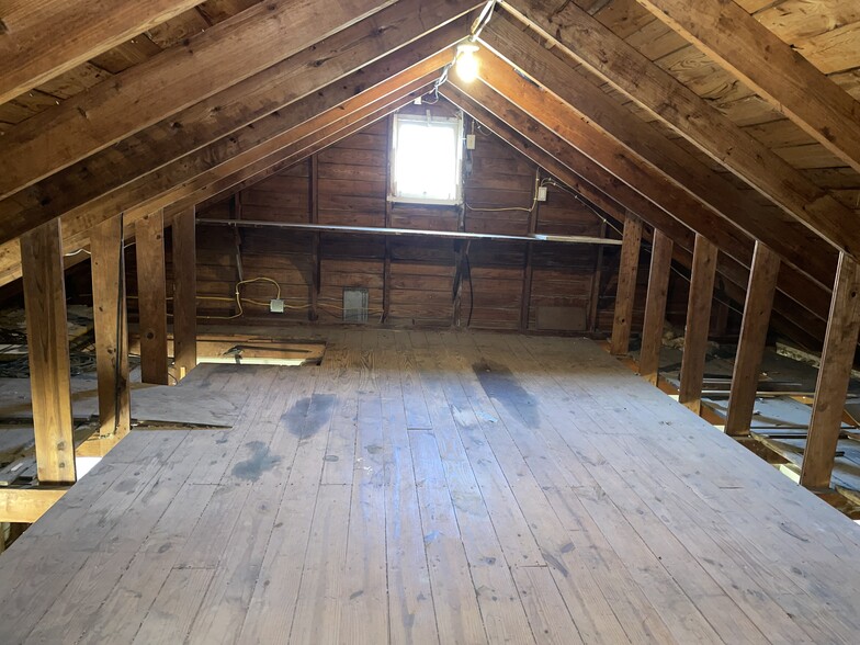 Garage attic - 4401 Haffner Dr