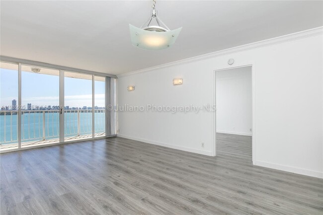 Building Photo - 7601 E Treasure Dr