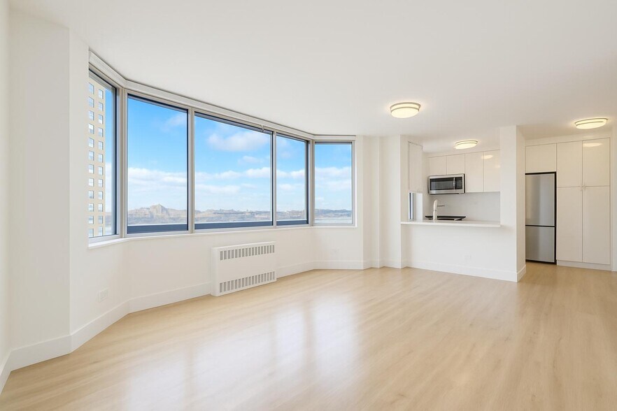 Building Photo - 1735 York Ave