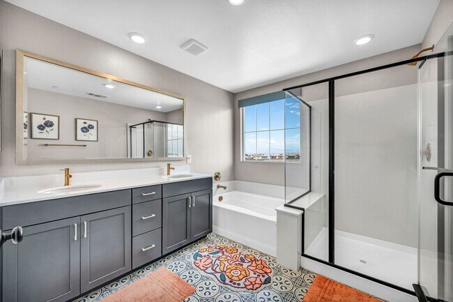 Building Photo - Spacious 5-Bedroom Home with Loft, Pool & Mountain Views
