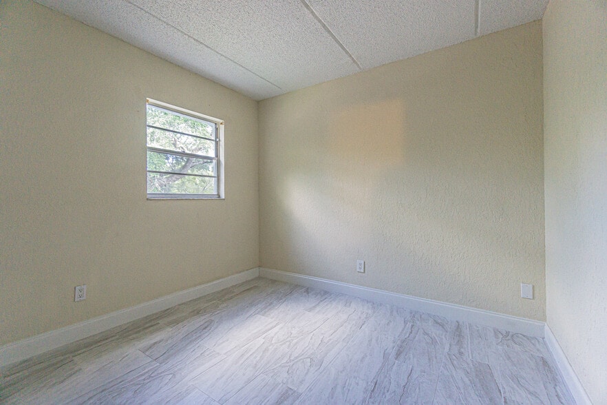 Building Photo - 2818 Somerset Park Dr