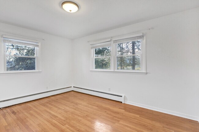 Building Photo - 4 Soundview Ave