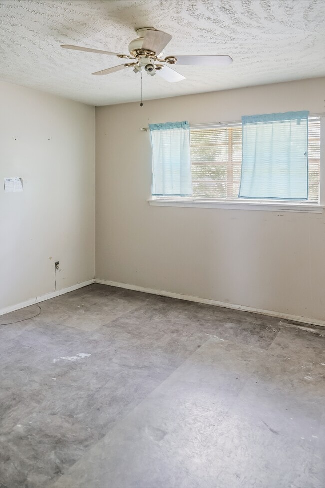 Building Photo - 6605 George Washington Dr