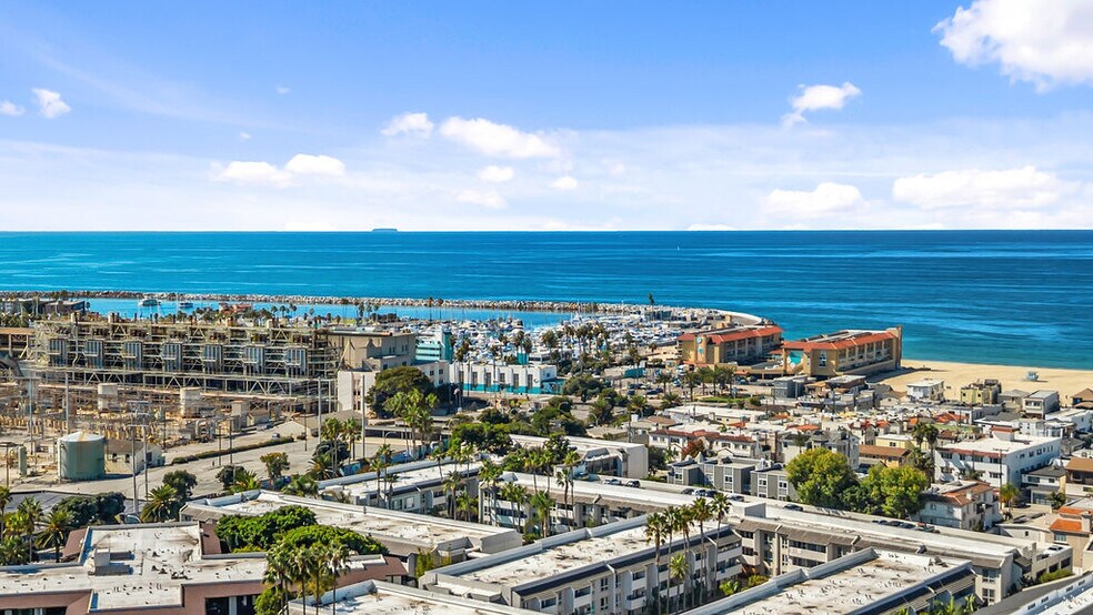 Building Photo - 501 Herondo St