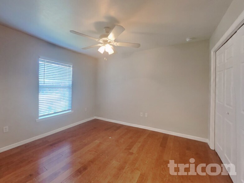 Building Photo - 23183 Burlingame Ave