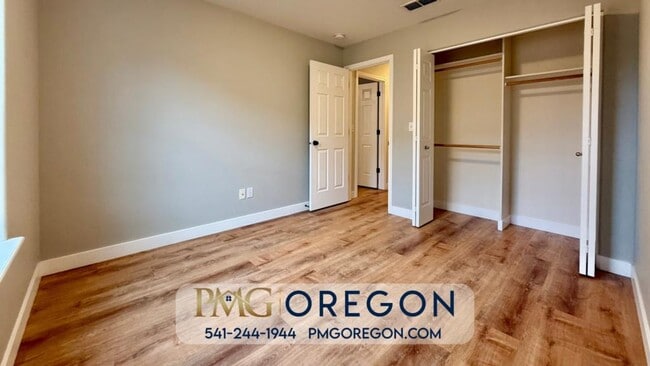 Building Photo - 608 SE Liberty Dr