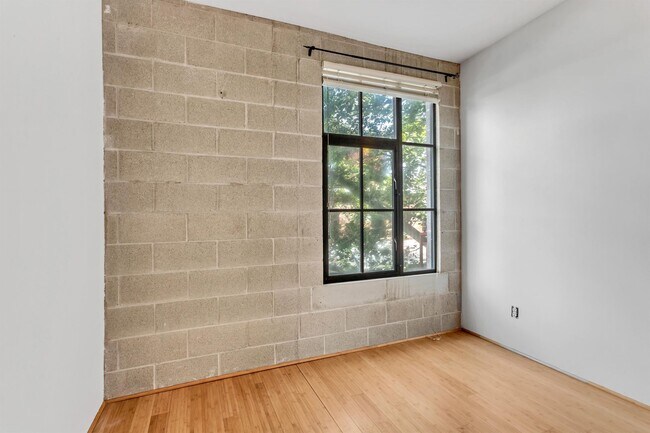 Building Photo - Modern Downtown Salt Lake City 1bd/1ba Con...