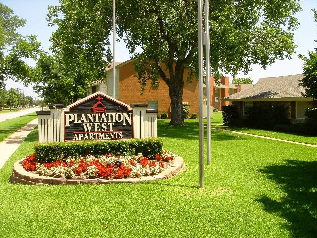 Building Photo - Plantation West