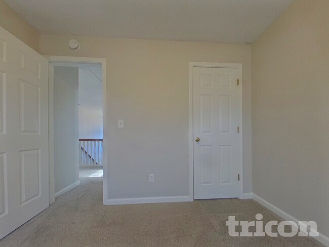 Building Photo - 1221 Wandering Vine Ct SE