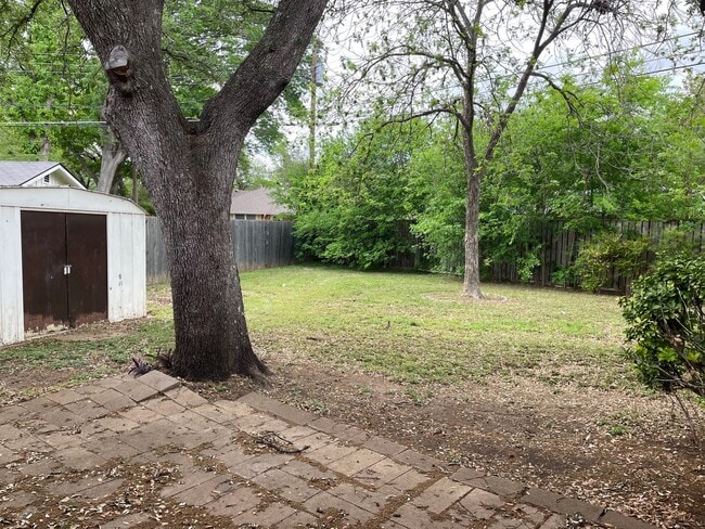 Building Photo - Available Now | Single-Story 3 Bed, 2 Bath | Prime Waco Location | Cul-de-Sac Lot with Garage | P...