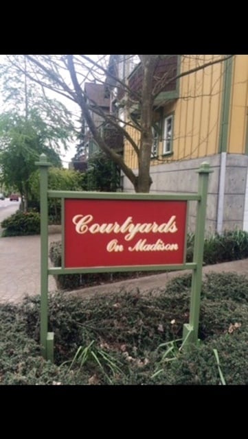Building Photo - Courtyards Condominium unit in Town