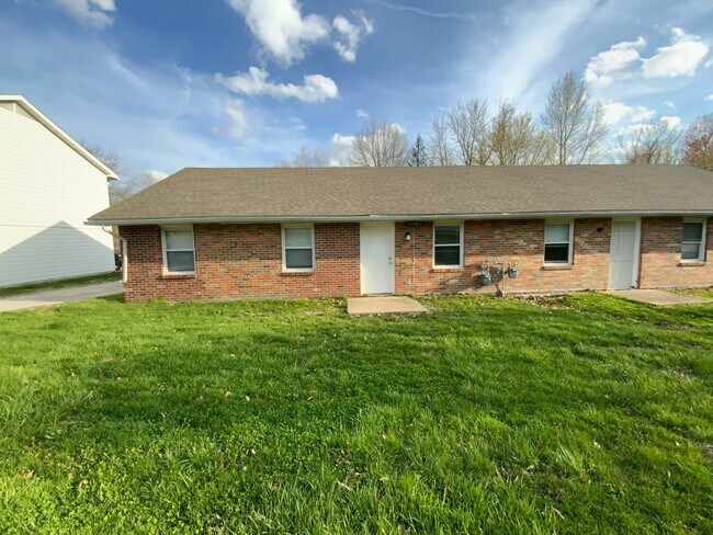 Building Photo - 1630 W Amos Dr